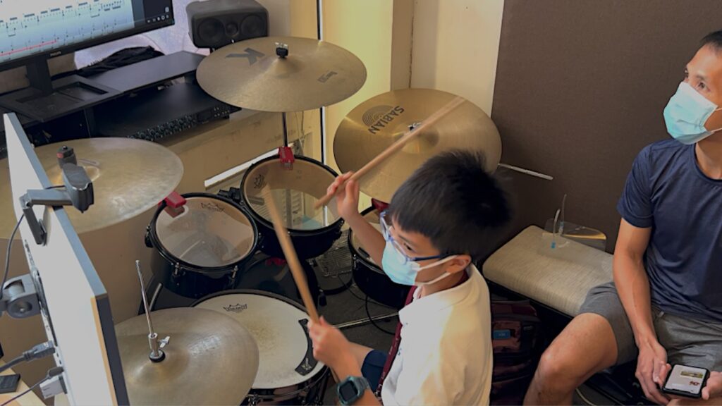 【學鼓FAQ】學打鼓有年齡限制嗎?5歲到65歲,Onetrack Studio的真實學生故事 Onetrack Drums Studio Learning Drums15 2 1024x576